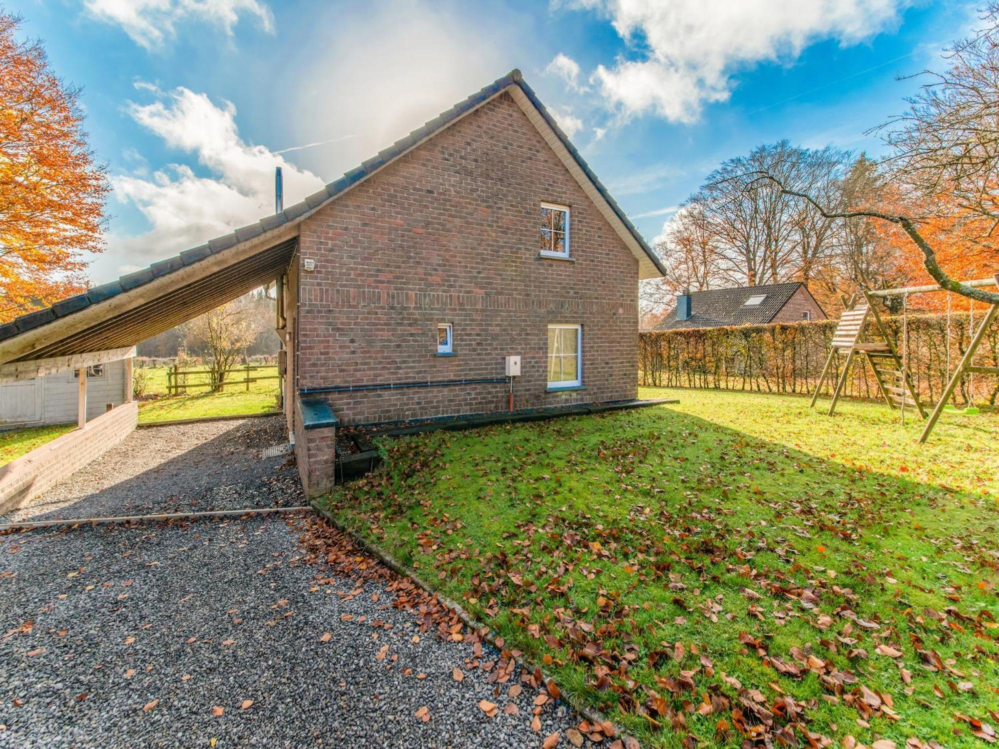 Holiday home Picture Perfect Holiday Home In Sourbrodt With Garden Bbq *